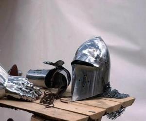 Casco y parte de la armadura de un Caballero