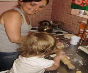 Puzle Babička vnučce učení se vařit