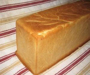 Puzle Bochník chleba v chlebové pánvi k rozřezání na plátky, jako plátky chleba