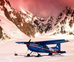 Puzle Cessna 185 na sněhu