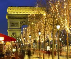 Puzle Champs Élysées zdobí na Vánoce s Vítězným obloukem v pozadí. Paříž, Francie