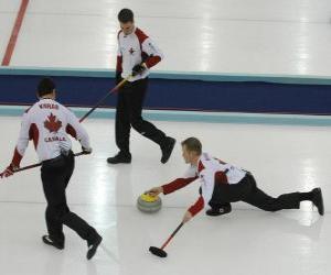 Puzle Curling je sport podobný přesnost mísy nebo bocce anglicky, hrál v kluziště.