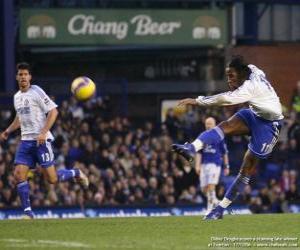 Puzle Didier Drogba natáčení míč