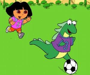 Puzle Dora hrát fotbal se svým přítelem Isa iguana