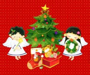 Puzle Dva andělé s vánoční strom