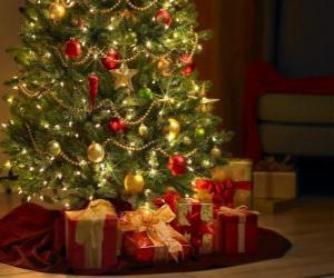Puzle Dárky pod vánoční stromeček