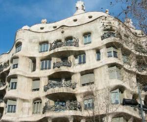 Puzle Díla Antoni Gaudí. La Pedrera a Casa Milá by Gaudi, Barcelona, Španělsko.