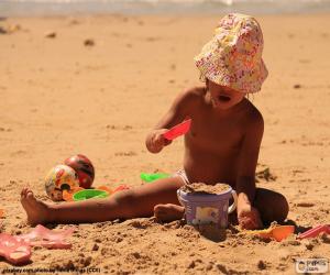 Puzle Dívka hraje na pláži