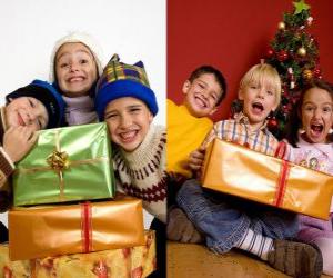 Puzle Děti s vánoční dárky
