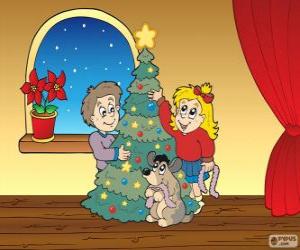 Puzle Děti zdobí vánoční strom
