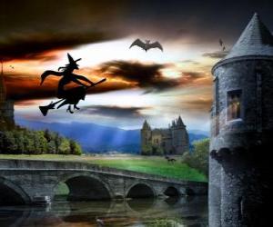 Puzle Enchanted hrad v noci na Halloween s čarodějnicí létající na koštěti její kouzlo
