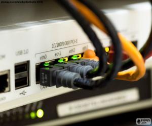 Puzle Ethernetový hub a síťové kabely