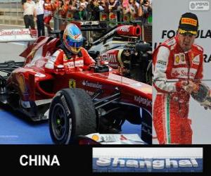 Puzle Fernando Alonso oslavuje vítězství v Grand Prix Číny 2013