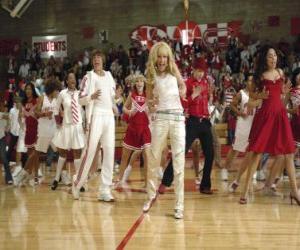 Puzle Gabriella Montez (Vanessa Hudgens) Troy Bolton (Zac Efron), Ryan Evans (Lucas Grabeel) Sharpay Evans (Ashley Tisdale), tančí a zpívají