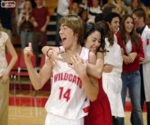 Puzle Gabriella Montez obejme Troy Bolton