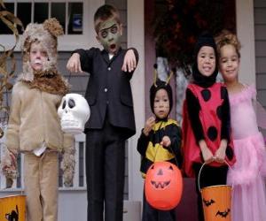 Puzle Halloween kostýmy pro děti