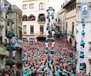 Puzle Historické lidské věže &#039;castell&#039;, dvě osoby pro osm úrovní, zvednutý a odvolává Castellers de Vilafranca 01.11.2010