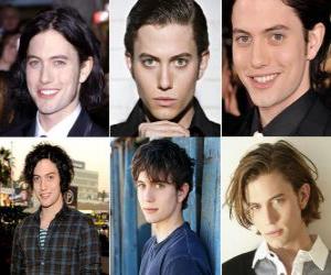 Puzle Jackson Rathbone je herec a hudebník, nejlépe známý pro jeho roli jako Jasper Hale v filmová adaptace ságy o Twilight Stephenie Meyer.