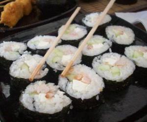 Puzle Japonské jídlo s hůlkami, to je známé jako maki sushi, protože je válcované s mořskou řasou