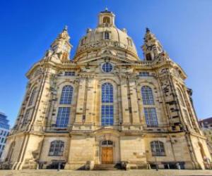 Puzle Kostel Panny Marie je barokní kostel a Lutheran symbol smíření, Frauenkirche v Drážďanech, Německo