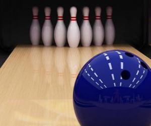 Puzle Kuželky. Míč směrem k bowlingových kolíků. Bowling