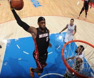 Puzle Lebron James chystá na Slam Dunk