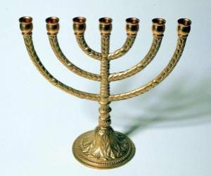 Puzle Menora je sedm-rozvětvený svícen, symbol judaismu