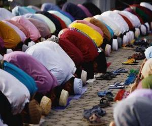 Puzle Muslimové se modlí
