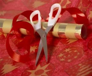 Puzle Nástroje na dovolenou zabalit dárky: nůžky, papír a stuhu za kravatu