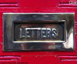 Puzle Poštovní schránka na červených dveřích