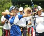 Lukostřelba - Archer ukazující na cíl pod širým nebem