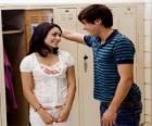 Troy Bolton (Zac Efron) mluví Gabriella Montez (Vanessa Hudgens)