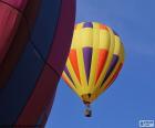 Balónu horký vzduch žlutá létání den nebeská modř