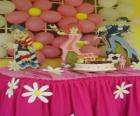 Oslava narozeninový dort se svíčkami, dary a balóny