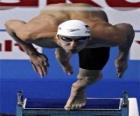 Michael Phelps tirando-SE la piscina