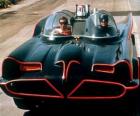 Batman a Robin v jeho Batmobile