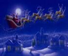Santa Claus v jeho kouzlo saních tažených soby v noci pod vánoční