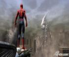 Spiderman, v horní části budovy ovládající město