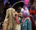 Lilly lisy nos k Hannah Montana se pozorným očím Oliver.