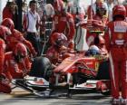 Fernando Alonso v boxech - Ferrari - Monza 2010