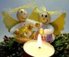 dva andělé se svíčkou