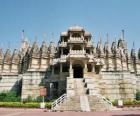 Ranakpur chrám, největší Jain chrám v Indii. Chrám postavený v mramoru