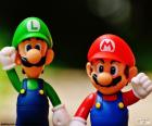 Mario a Luigi s vysokou rukou