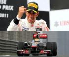 Lewis Hamilton slaví vítězství v Grand Prix Číny (2011)