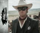 John Reid (Armie Hammer) ve filmu Osamelý jezdec