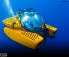 Malá ponorka v dolní části moře