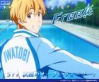 Nagisa s tepláky Iwatobi plaveckého klubu