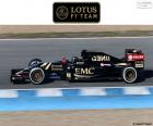 Tým tvoří Romain Grosjean, Pastor Maldonado a nové Lotus E23 Hybrid