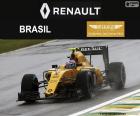 Jolyon Palmer, britský jezdec Renault, během své účasti v Grand Prix Brazílie 2016, pilotovat jeho RS16 Renault