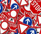 Několik svislých dopravních značek, jsou značky používané na veřejných komunikacích k informování řidičů